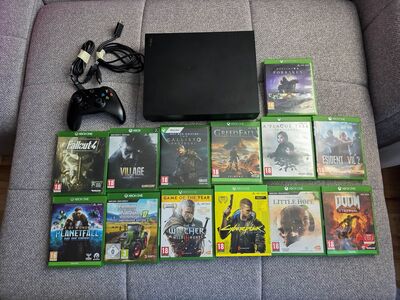 Xbox One X 1ТБ + геймпад + 10 игр