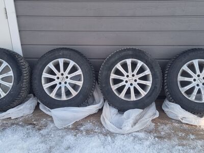 17" Volvo XC90 Momo veljed Michelin talverehvidega