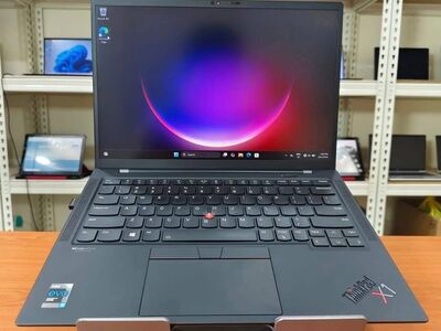 Lenovo ThinkPad X1 Carbon Gen 11,   16GB RAM