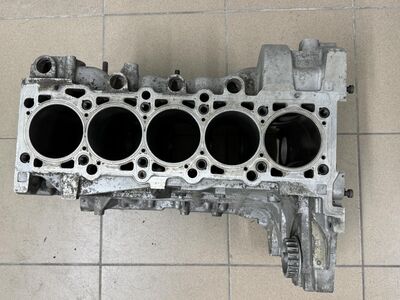 VW T5 2,5 DIISELMOOTORI PLOKK BNZ