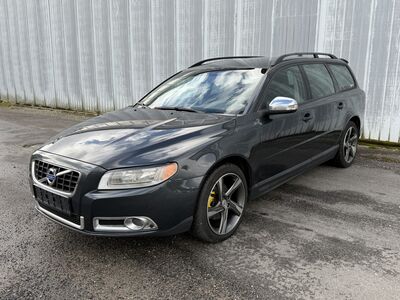 Volvo V70 Momentum 2.4 R5 D5 129kW, JÄRELMAKS!