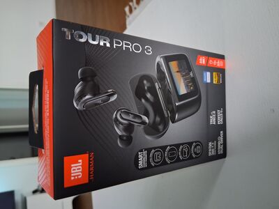 JBL Tour Pro 3