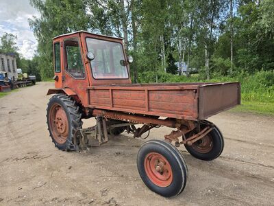 TRAKTOR T-16M kallutava kasti ja muldajaga