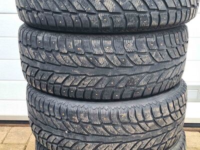 COOPER NAASTREHVID 215/60 R17