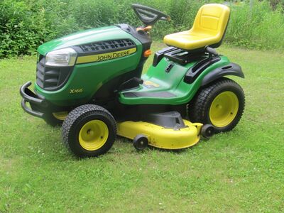 Murutraktor John Deere X166