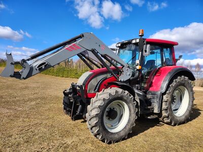 Traktor Valtra N122 Versu