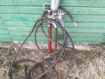 Vana värvipüstol koos pumba ja voolikutega