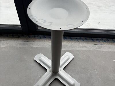 Tugev metallist uus lauajalg, h 70cm 30€