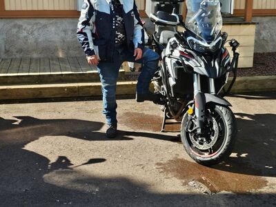 Motorent Tartus Benelli TRK700 ja Kawasaki z650