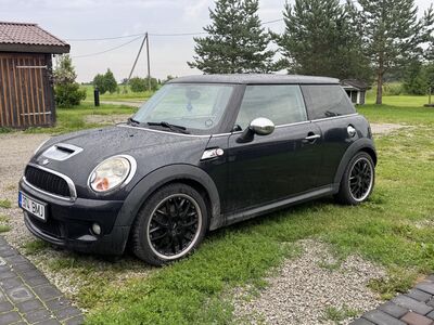Mini Cooper S Bensiin automaat.