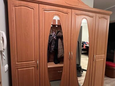 Mahukas riidekapp MDF plaadist ustega