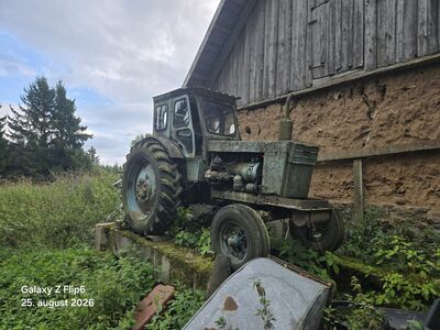 Müüa traktor T-40