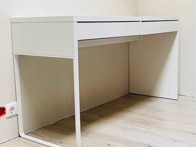 IKEA kirjutuslaud MICKE 142x50cm