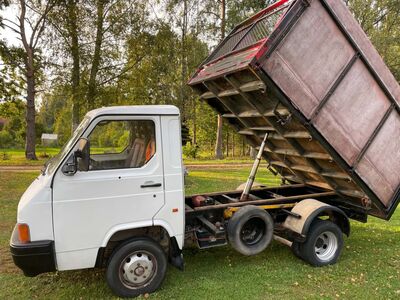 Nissan trade 100 (B-kat kallur)