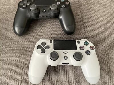 2 tk PS4 originaal juhtmevaba pult (valge/must)