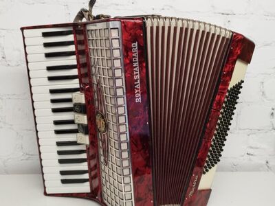 Akordion Royal Standard 96 bassi