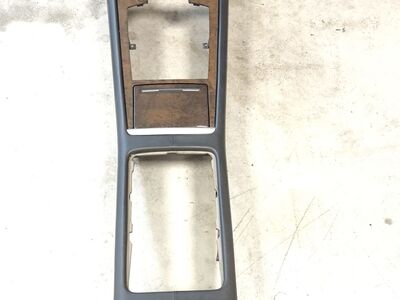 Audi A8 D3 nahatatud kesk konsool