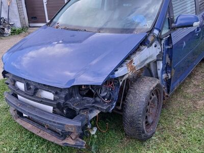 VW TOURAN 1,6 FSI