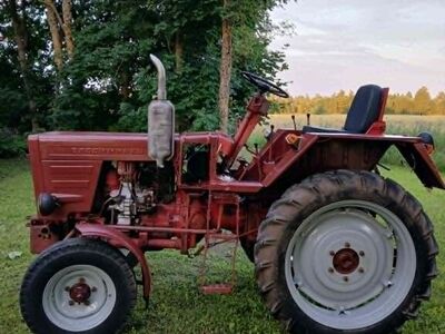 Traktor T-25