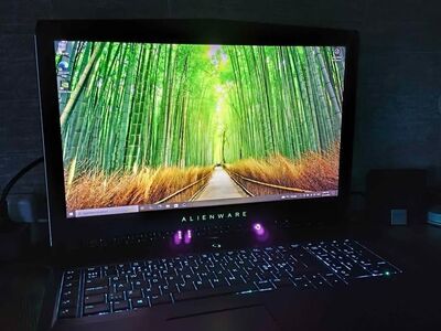 Alienware R5 17" i7 8750h 32GB RAM 1070 8GB
