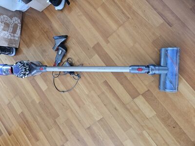 Dyson v8 tolmuimeja akutolmuimeja