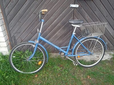 Nõukaaegne naiste jalgratas.