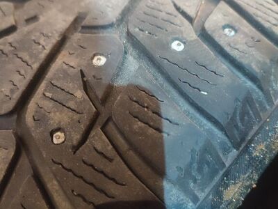 17" 215/55 naastrehvid Yokohama Ice Guard