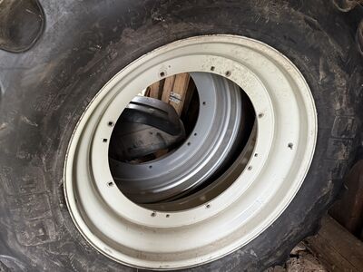 Müüa rehvid BKT 520/85R42 koos veljevõruga 2tk