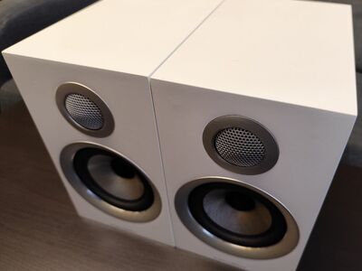 Bowers & Wilkins 707 S2 kõlarid