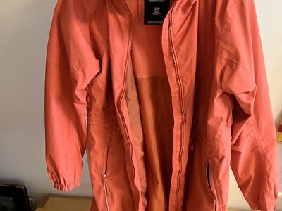 HH parka uus siltidega
