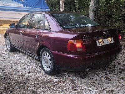 Audi A4 1,8 бензин 92 кВт