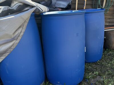 200 liitrised plastikust tünnid