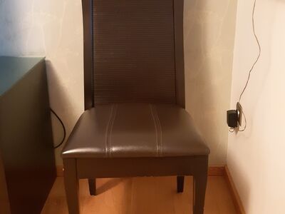 Täispuittoolid Nappa nahast istmetega