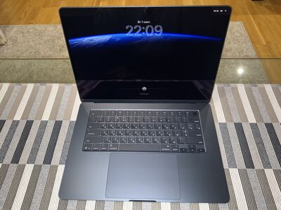 MacBook Air 15” m4 16/256 Südaöösinine Vene/Inglise