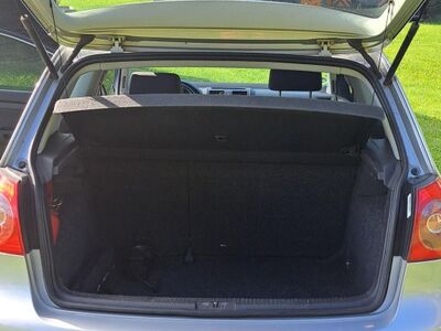 Volkswagen Golf  1.6   75kW  2005