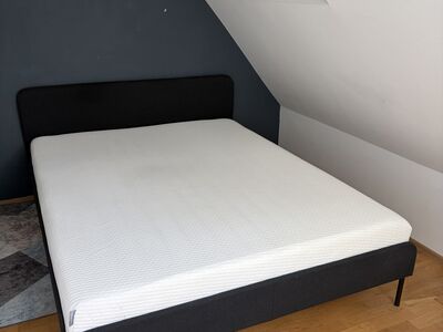 SLATTUM voodiraam + mäluvahust madrats 160 × 200cm