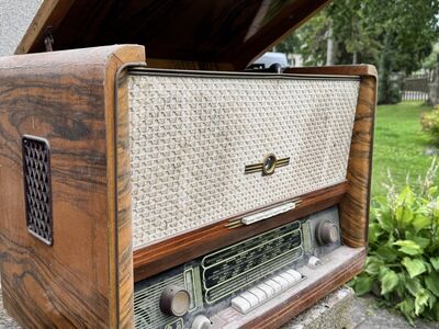 Vintage NSVL lampraadio-radiola koos plaadimängija