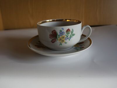 Retro kohvitassid ja alustassid