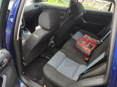 Volkswagen golf 1,9 td 96 kw aasta 2005 automaat