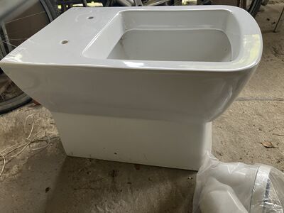 Seinapealne wc pott, loputuskast ja prilllaud