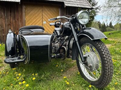 Külgkorviga mootorratas KMZ K-750