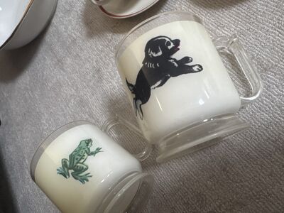 Plastikust retro tassid läbipaistva sangaga