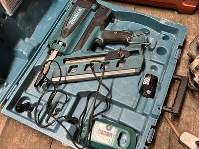 Makita gaasi naelapüss GN900