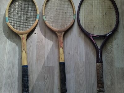 2 sulgpallireketit ja 1 tennisereket