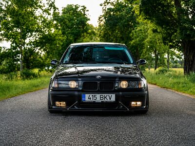 BMW E36 320i