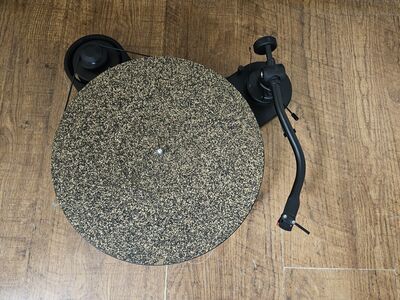 Pro-Ject RPM 1.3 Genie Pearl Turntable