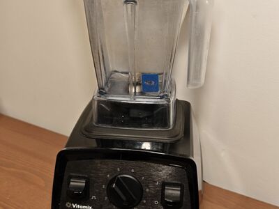 VITAMIX BLENDER