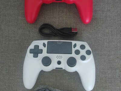 PS4 punane ja valge juhtmevaba pult