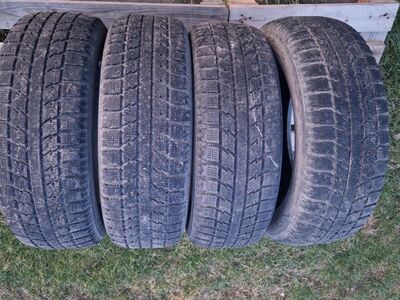 215/65R17 Toyo lamellid