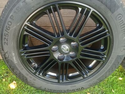 Toyota 18" veljed rehvidega